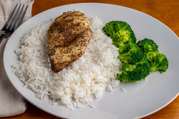 chicken  breast and rice  served with broccoli