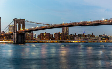 Naklejka premium Manhattan Downtown urban view with Brooklyn bridge