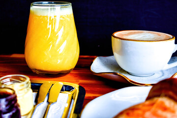 Jugo de de naranja y café 