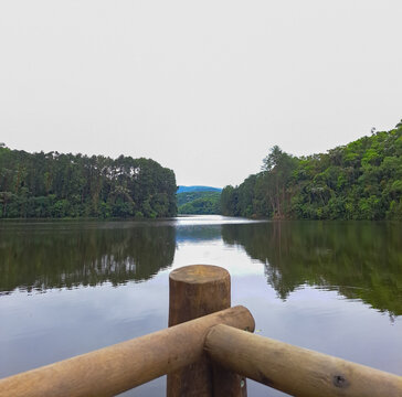 View of the dam being photographed from the viewpoint.