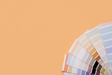 Obraz premium Many color palettes on beige background, top view