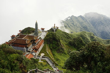 Fansipan Mountain called Roof of Indochina and Sea of Clouds in Sapa, Vietnam - ベトナム サパ...