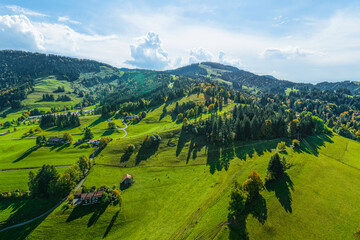 Naklejka premium Herbststimmung über Steibis im westlichen Allgäu - Blick zum Imberg