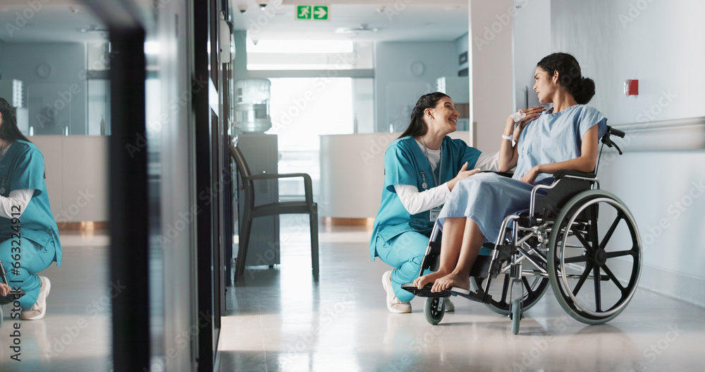 Poster Happy doctor, wheelchair patient and women talking, consulting and motivation advice for healthcare service surgery. Nurse support, help and wellness surgeon speaking to person with disability