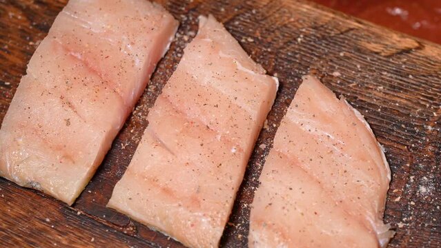 Frying fresh zander fillets, rubbed with spices for further fattening