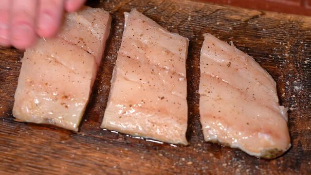 Frying fresh zander fillets, rubbed with spices for further fattening