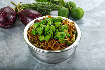 Stir fried noodles with chicken