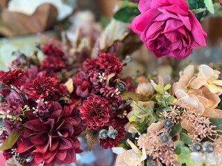 シックな色合いの造花