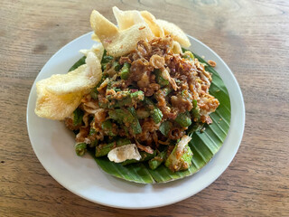 raw vegetables with peanut sauce