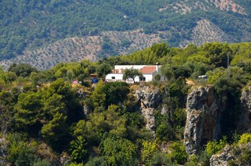 Montes y cascadas de Jorox, aldea del municipio de Alozaina, provincia de Málaga © BestTravelPhoto