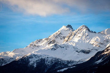 Fototapeta na wymiar Scenic view of Cima Redasco (left), Monte Zandila (right) seen from Bormio, Italy in winter