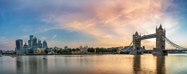 Tower Bridge sunrise panorama in London - obrazy, fototapety, plakaty