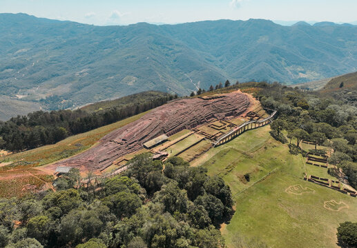 El Fuerte de Samaipata, sitio arqueol&oacute;gico, santa cruz de la sierra Bolivia. La piedra tallada m&aacute;s grande del mundo.