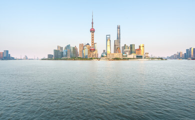 Obraz premium financial district buildings of shanghai and the yacht docked at the dock in morning