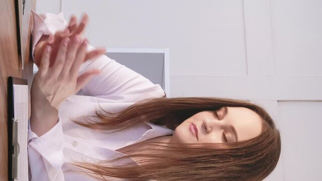Vertical video. Business coaching. Consulting expert. Online conference. Female woman specialist sharing information advice teaching entrepreneurship at laptop at modern office.