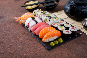 Cibo Giapponese sushi assortito - 663656770