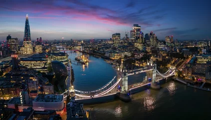 Foto auf Acrylglas Tower Bridge Panoramic view of the illuminated London skyline with Tower Bridge and river Thames until the City during night time