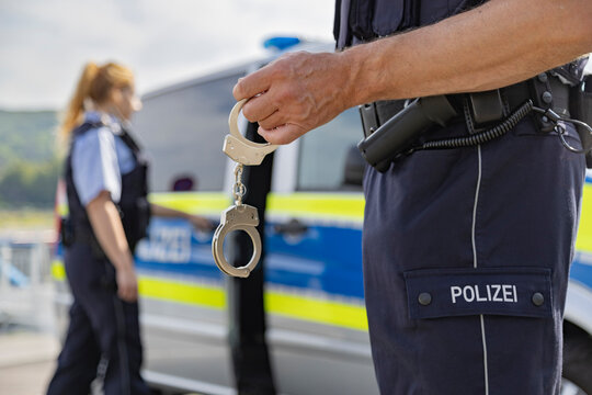 Verhaftung mit Handschellen