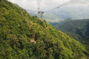 Fansipan Cable Car and Mountains in Sapa, Vietnam - ベトナム サパ ファンシーパン ケーブルカー