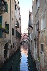 Fototapeta na wymiar canal veneciano