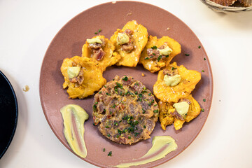 Red tuna tartare accompanied by banana chips