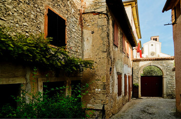 Lo storico borgo di Vidor e l'Abbazia Benedettina di Santa Bona nella regione del Valdobbidene in provincia di Treviso. Veneto, Italia