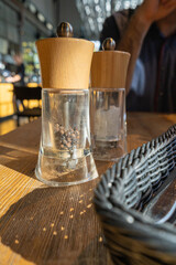 Salt and Pepper Shakers Wooden Table, Salt Container, Spices Jar, Black Pepper Bottle Shakers, Seasoning Mill
