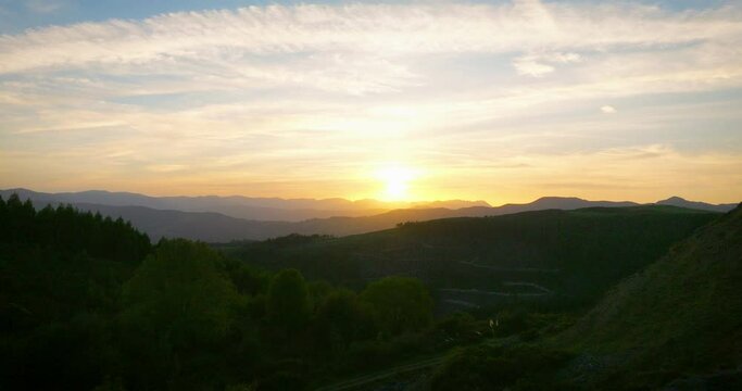 Atardecer desde el monte Alen a vista de dron.