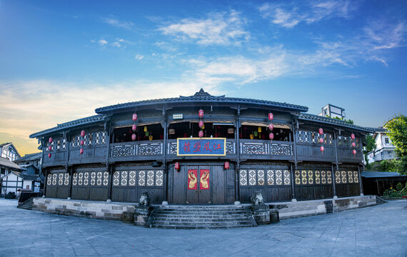 Pillars of chongqing county west Tuo guzhen ladder street riverside cultural square celebrating zhong yu the king's palace
