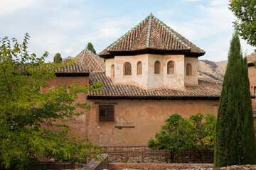 Exterior de la sala de los Abenzarrajes en la Alhambra de Granada