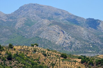 Paisaje y montañas de la Sierra de las Nieves en Tolox, provincia de Málaga