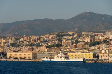 Fototapeta na wymiar Veduta di Messina - Sicilia - Italia