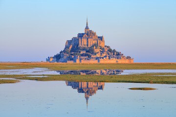 Lever du soleil sur le Mont-Saint-Michel	
 - obrazy, fototapety, plakaty