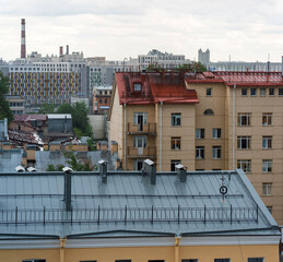 Obraz premium cityscape, view from the rooftop to tne old city buildings on a cloudy day in Saint Petersburg