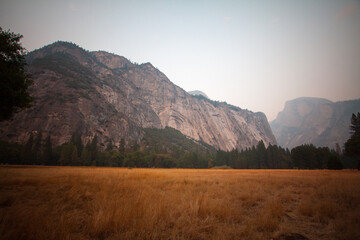 Yosemite NP mit Rauch (Brand)