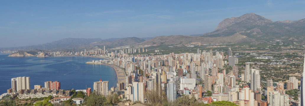 Benidorm vista a&eacute;rea , Panor&aacute;mica cenital de la ciuda y la playa desde la alturas