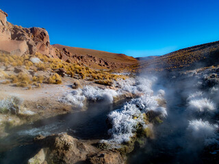 Geyser del Tatio, terceiro maior campo geotermico do mundo situado na cordilheira dos andes no chile	