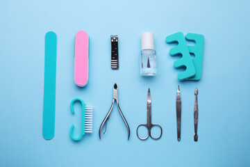Set of pedicure tools on light blue background, flat lay - obrazy, fototapety, plakaty