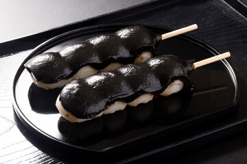 串だんご　ごまだれ