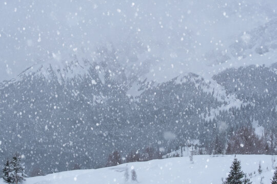山の雪景色（mountain snow scene）