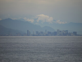 Naklejka premium city skyline at sunset