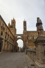 Fototapeta na wymiar Piazza Pretoria, a square in the center of Palermo, Sicily, Italy