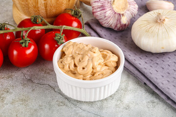 Yellow cream grill sauce for burger