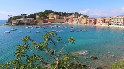 Vue panoramique sur la ville de Sestri Levante et la Baie du Silence, en Ligurie, sur la Riviera...