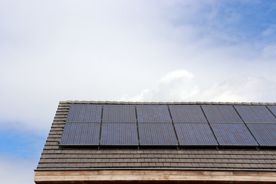 Solarpanel auf einem Dach, Deutschland