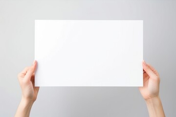 Obraz premium Close Up of Woman's Hand with Blank Paper