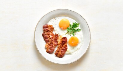 Fried eggs with bacon