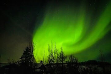 Tanzende Polarlichter über Island