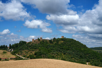 Fototapeta na wymiar Rural landscape in Tuscany near Pienza