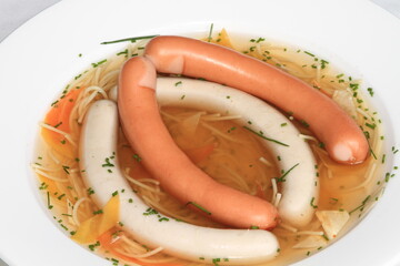 Salzburger Mettenwürstelsuppe Mettenwürstel mit Frankfurtern